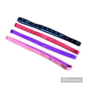 ☑️NIKE: Women’s OS bundle of four stretchy headbands, barely used, multicolor.